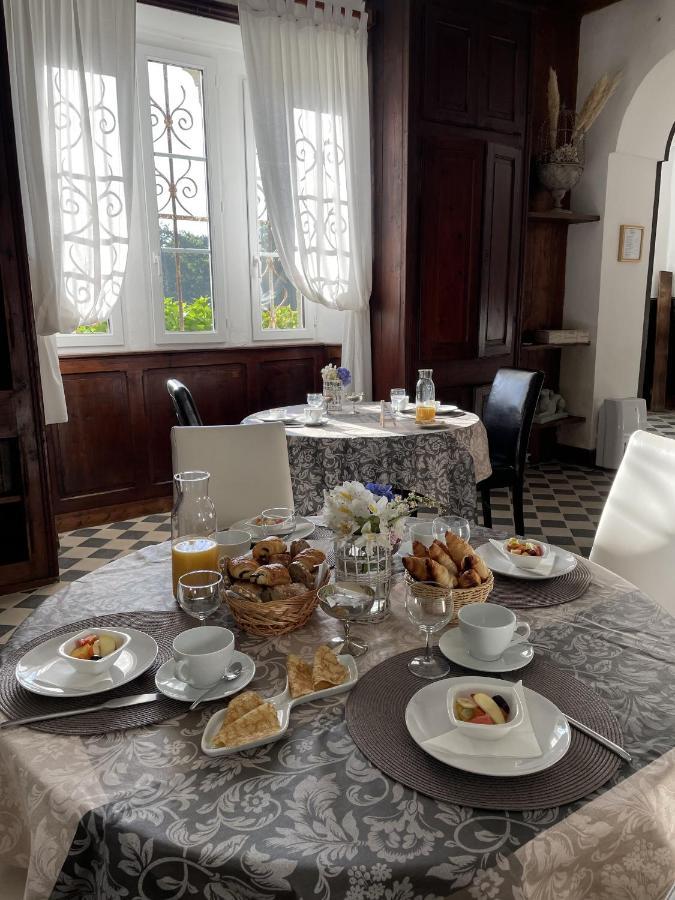 Chateau De Kervoazec - Chambres D'Hotes Saint-Goazec Buitenkant foto