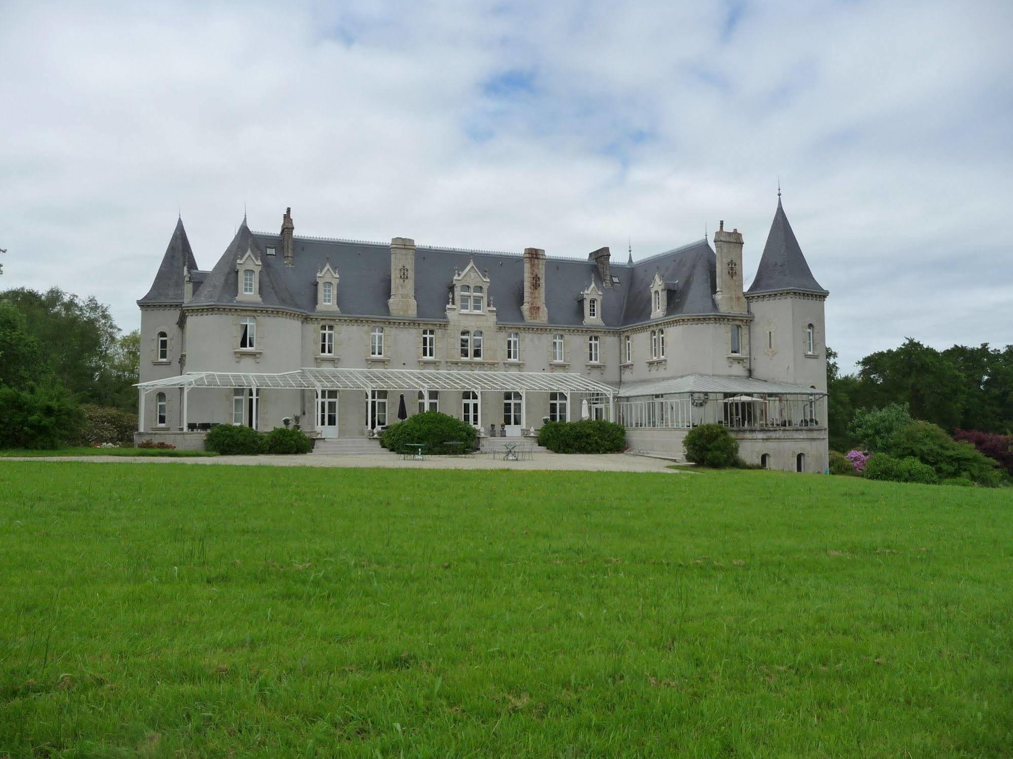 Chateau De Kervoazec - Chambres D'Hotes Saint-Goazec Buitenkant foto